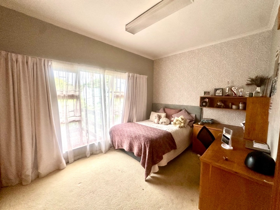 6 Bedroom Property for Sale in Dormehls Drift Western Cape